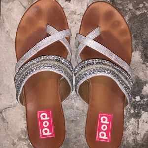 Pop deal Women’s flat sandals